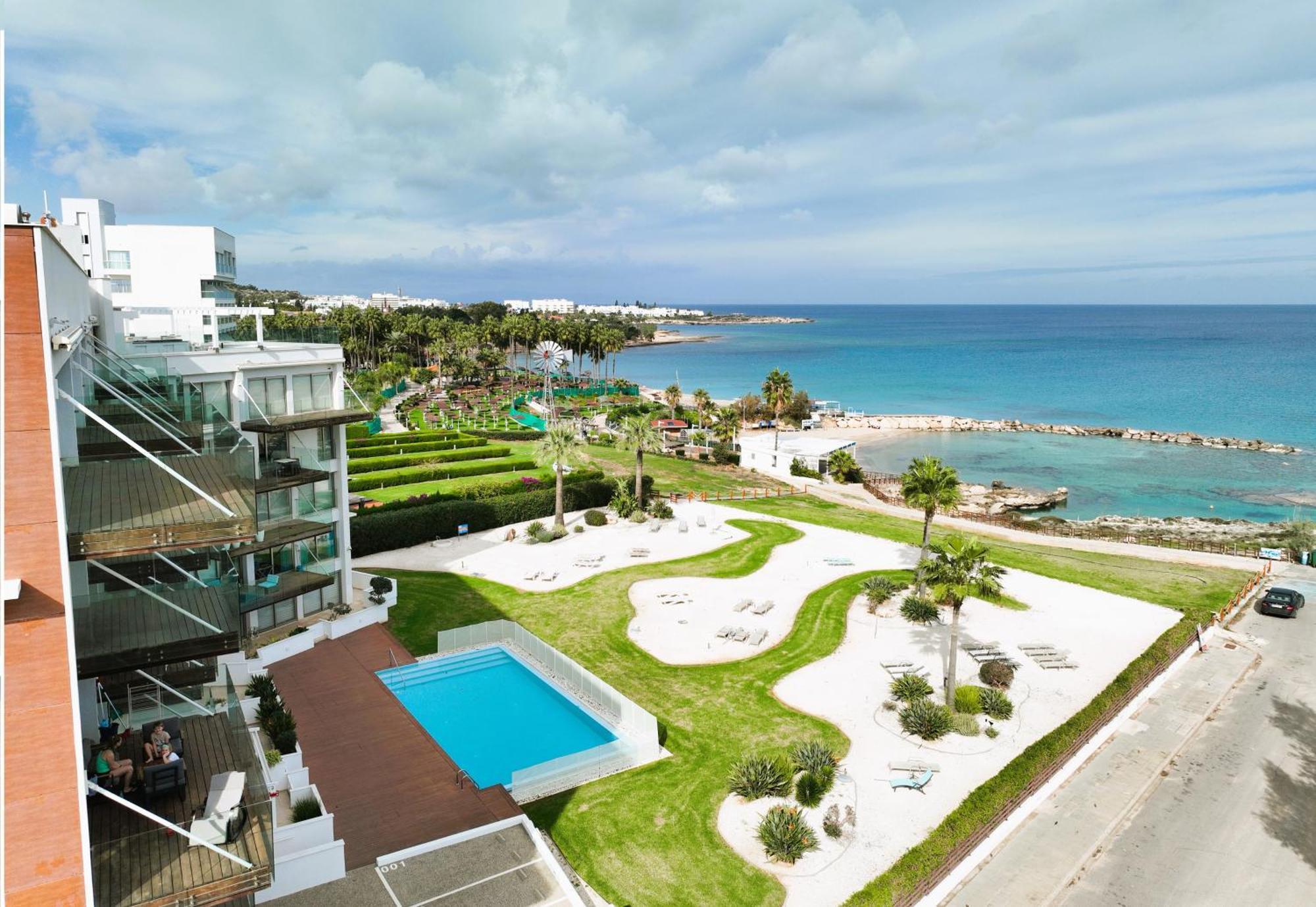 Apartment Josephine - Beachfront Protaras Exteriör bild